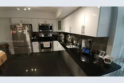 800 Parkview Dr #825, Hallandale Beach, FL 33009 - Photo 3