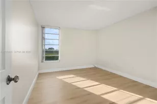 8870 Fontainebleau Blvd, Miami, FL 33172 - Photo 23