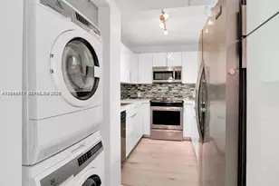 7800 Collins Ave, Miami Beach, FL 33141 - Photo 3