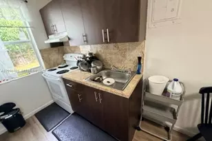 1607 NW 16th Ave, Miami, FL 33125 - Photo 9