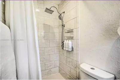 1909 NE 26th Dr #1909, Wilton Manors, FL 33306 - Photo 15