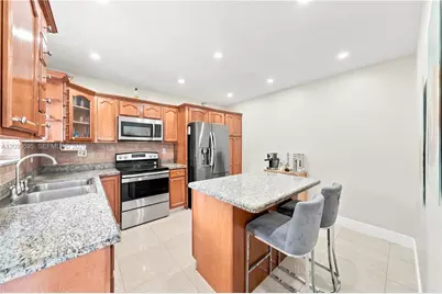 4041 W 8th Ave, Hialeah, FL 33012 - Photo 9