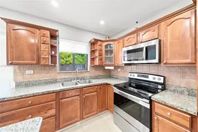 4041 W 8th Ave, Hialeah, FL 33012 - Photo 11