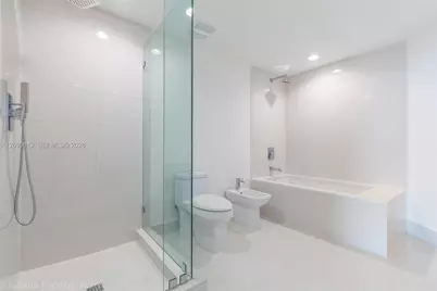 1300 S Miami Ave #3301, Miami, FL 33130 - Photo 17
