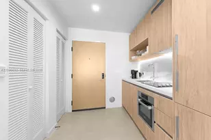 11 NE 6th St, Miami, FL 33132 - Photo 13