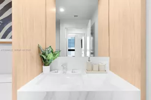 11 NE 6th St, Miami, FL 33132 - Photo 23