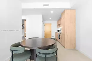 11 NE 6th St, Miami, FL 33132 - Photo 9