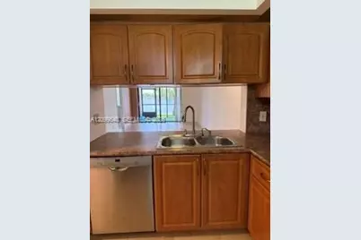 112 Lake Emerald Dr #109, Oakland Park, FL 33309 - Photo 5