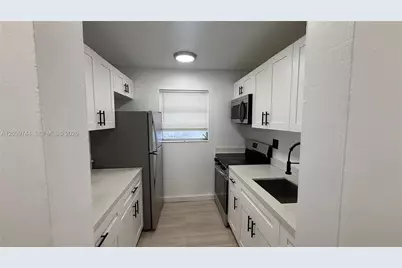 12215 W Dixie Hwy #308, North Miami, FL 33161 - Photo 9