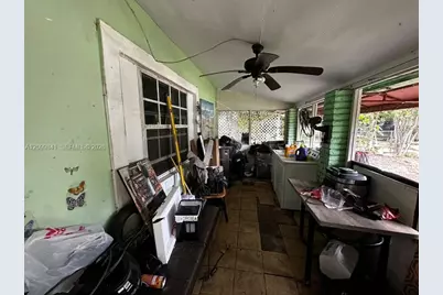 2299 NW 90th St, Miami, FL 33147 - Photo 15