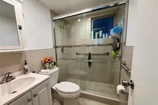 820 NW 87th Ave, Miami, FL 33172 - Photo 5