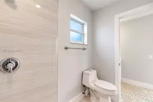 2450 NW 11th St, Miami, FL 33125 - Photo 39