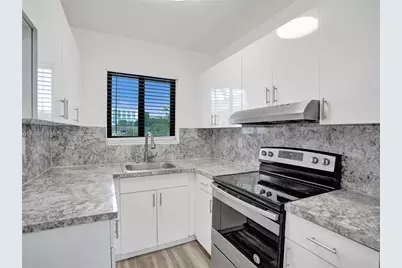 114 SE 8th St #203, Hallandale Beach, FL 33009 - Photo 11