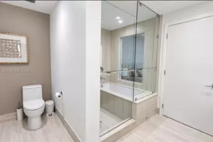 2411 Laguna Cir, North Miami, FL 33181 - Photo 15