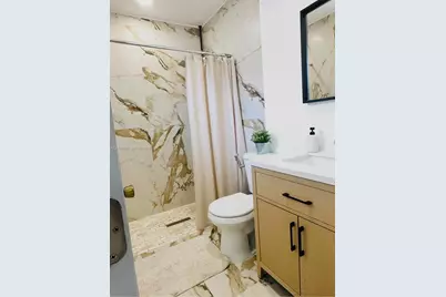 1096 W 40th Pl, Hialeah, FL 33012 - Photo 13