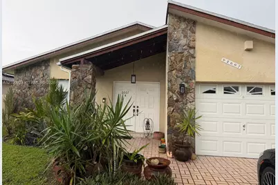 2607 Harding St, Hollywood, FL 33020 - Photo 1