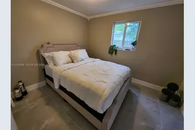 5650 NE 8th Ave, Oakland Park, FL 33334 - Photo 7