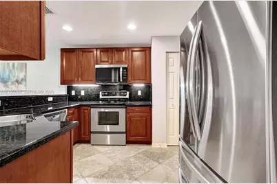 5929 Royal Way #5929, Tamarac, FL 33321 - Photo 9