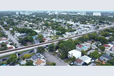 1085 NW 25th St, Miami, FL 33127 - Photo 9
