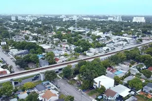 1085 NW 25th St, Miami, FL 33127 - Photo 9