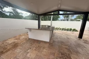 15240 S Laurel Ln S, Pembroke Pines, FL 33027 - Photo 7