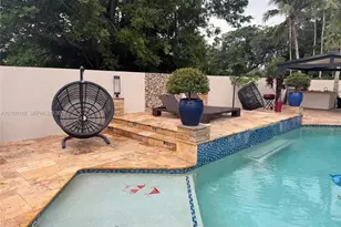 15240 S Laurel Ln S, Pembroke Pines, FL 33027 - Photo 3