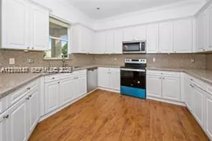 2010 NW 98th Way, Pembroke Pines, FL 33024 - Photo 7