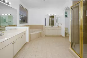 2010 NW 98th Way, Pembroke Pines, FL 33024 - Photo 13
