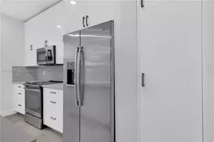 10413 NW 82nd St, Doral, FL 33178 - Photo 7