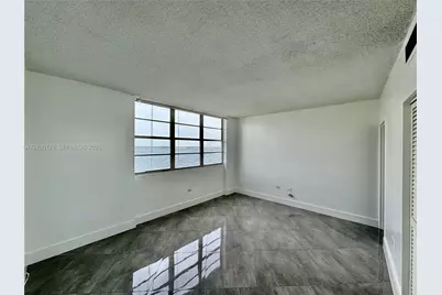 801 Brickell Bay Dr #570, Miami, FL 33131 - Photo 9