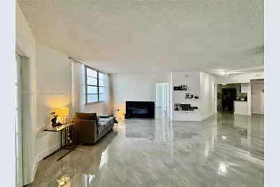 801 Brickell Bay Dr #570, Miami, FL 33131 - Photo 5