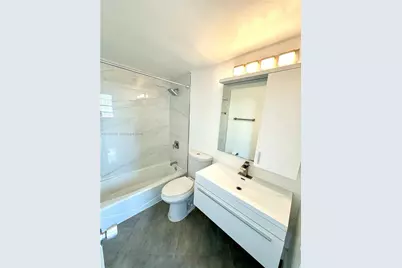 801 Brickell Bay Dr #570, Miami, FL 33131 - Photo 7