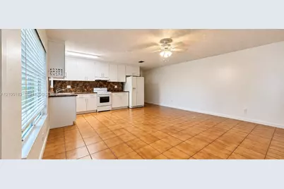 130 SE 10th St #130, Hallandale Beach, FL 33009 - Photo 5