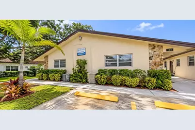 130 SE 10th St #130, Hallandale Beach, FL 33009 - Photo 13