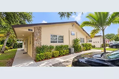 130 SE 10th St #130, Hallandale Beach, FL 33009 - Photo 1