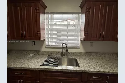 720 NW 19th Ct, Miami, FL 33125 - Photo 5