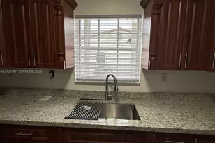 720 NW 19th Ct, Miami, FL 33125 - Photo 5