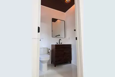 720 NW 19th Ct, Miami, FL 33125 - Photo 15