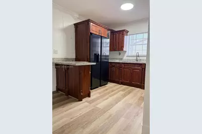 720 NW 19th Ct, Miami, FL 33125 - Photo 7