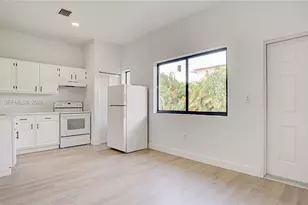 1330 NW 5th St, Miami, FL 33125 - Photo 5