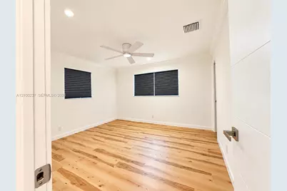 304 SW 6th Ave, Boynton Beach, FL 33435 - Photo 9