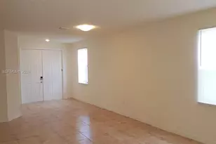 10554 W 35th Ln, Hialeah, FL 33018 - Photo 3