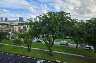 900 NE 12th Ave, Hallandale Beach, FL 33009 - Photo 11