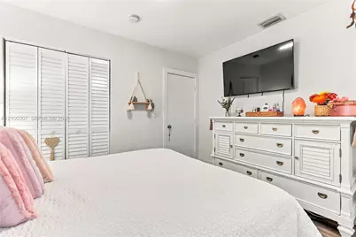 5802 W 3rd Ave, Hialeah, FL 33012 - Photo 21