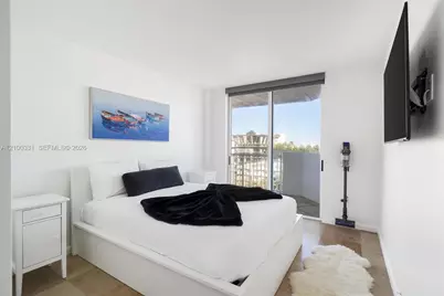 1621 Bay Rd #901, Miami Beach, FL 33139 - Photo 17