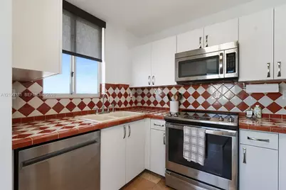 1621 Bay Rd #901, Miami Beach, FL 33139 - Photo 11