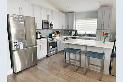 2411 NW 184th Ter, Pembroke Pines, FL 33029 - Photo 9