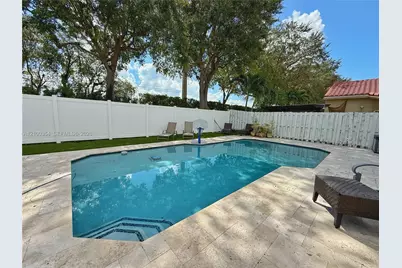 2411 NW 184th Ter, Pembroke Pines, FL 33029 - Photo 29