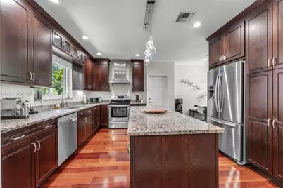8 Pinta Rd, Miami, FL 33133 - Photo 9