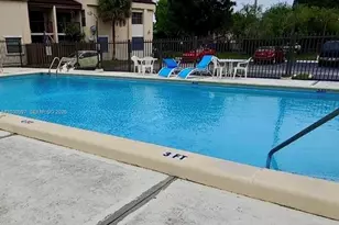 690 W Park Dr, Miami, FL 33172 - Photo 5
